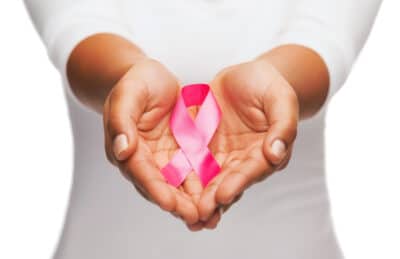 Haarausfall Ratgeber: Brustkrebs – Symptome, Heilungschancen und was man tun kann